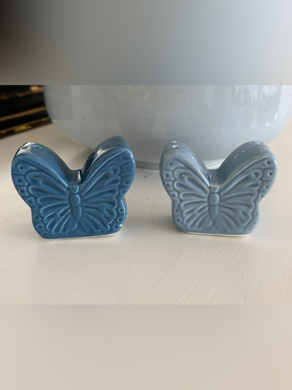 DOLLY Parton Butterfly Bag Clips & Ceramic Salt & Pepper Shakers - Picture 4 of 9